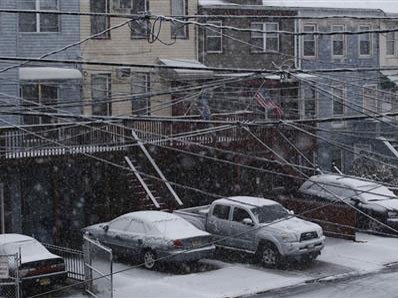 Tuyết phủ tên những chiếc xe hơi ở New Jersey hôm 7-11