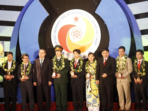 10 tài năng trẻ nhận giải 'Quả cầu vàng' năm 2012
