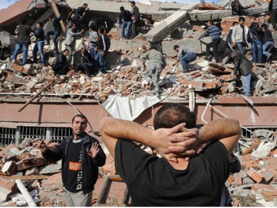 Cả nghìn người chết vì động đất 7,2 độ richter tại Thổ Nhĩ Kỳ