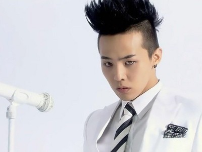 G-Dragon bức xúc vì fan cuồng ‘bủa vây’ quanh nhà