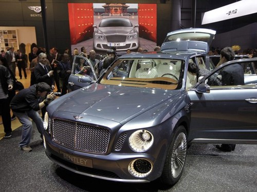SUV Bentley có giá hơn 200 ngàn USD