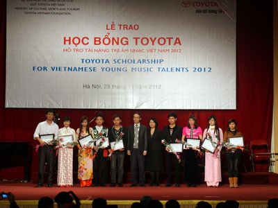 Toyota VN trao học bổng hỗ trợ tài năng âm nhạc Việt