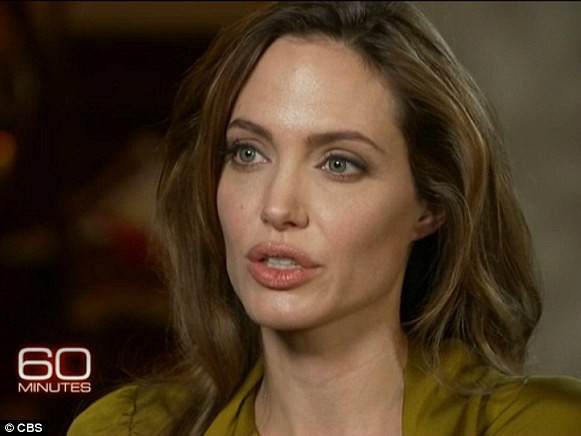 Angelina Jolie thừa nhận vẫn là... gái hư