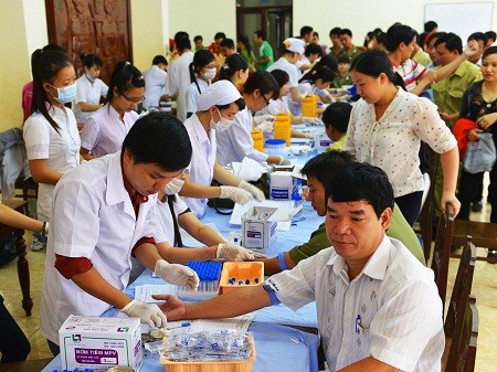 Tấp nập chờ được hiến máu trong Hành trình đỏ tại Đắk Lắk
