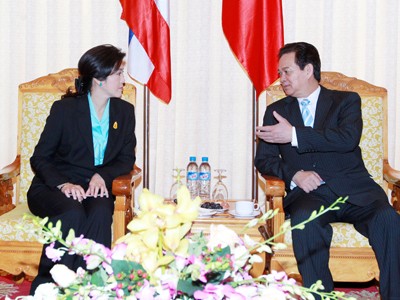 Thủ tướng Nguyễn Tấn Dũng và thủ tướng Yingluck Shinawatra gặp riêng