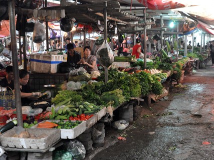 Giá thực phẩm ở Hà Nội tăng vì bão