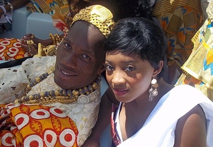 Drogba đeo đầy vàng trong đám cưới