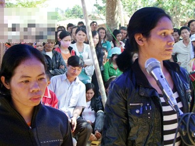 Các bị cáo tại phiên tòa xét xử lưu động ở xã Đắk R’măng, huyện Đắk G’long