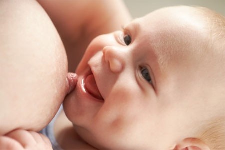 Thêm một lợi ích mới của việc nuôi con bằng sữa mẹ