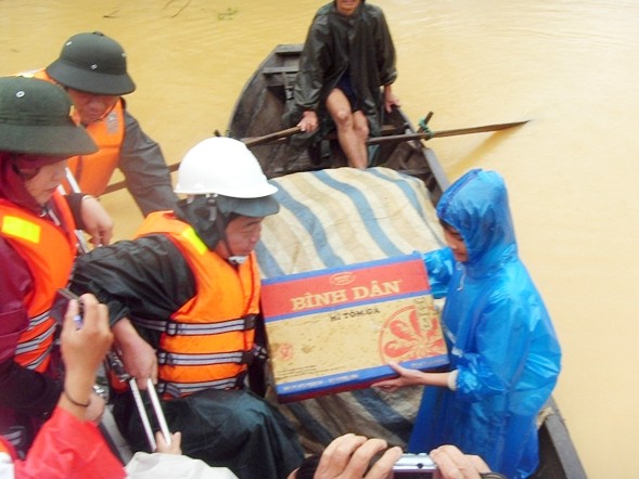 Cùng Tiền Phong cứu trợ lũ lụt