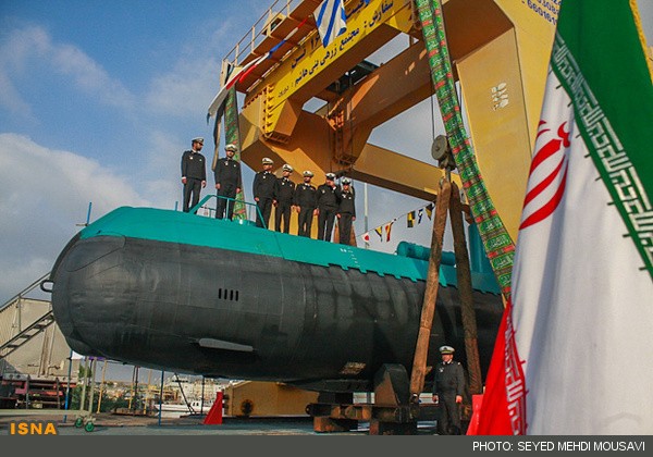 Cận cảnh tàu ngầm đầu tiên của Iran
