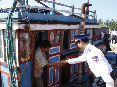 Quảng Nam: 11 ngư dân gặp nạn trở về an toàn