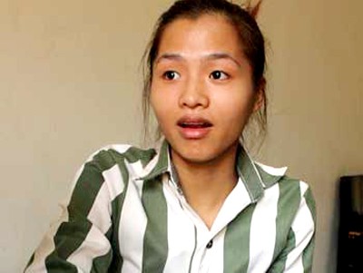 Đằng sau những giọt nước mắt, Nguyễn Thị Trang bảo cô vẫn phải tươi cười để sao quên đi những tội lỗi mà mình đã gây ra