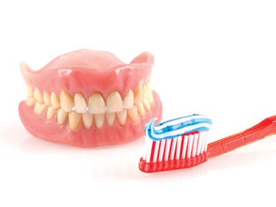 Chăm sóc răng giả hữu hiệu