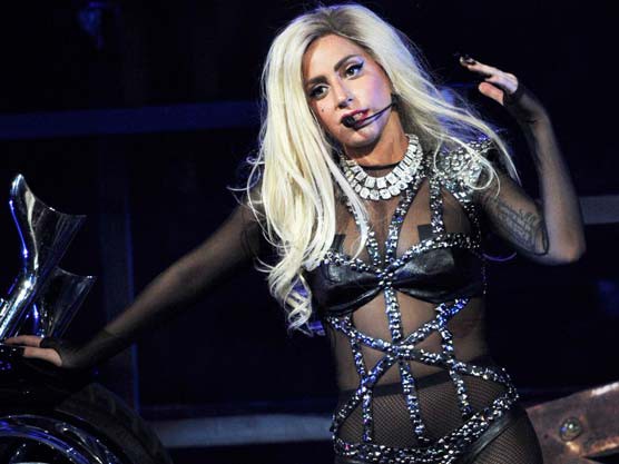 Lady Gaga bị hủy liveshow vì quá gợi dục