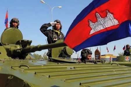 Campuchia mua hàng trăm xe quân sự bọc thép
