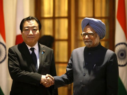 Thủ tướng Nhật Bản Yoshihiko Noda và Thủ tướng Ấn Độ Manmohan Singh bắt tay hợp tác