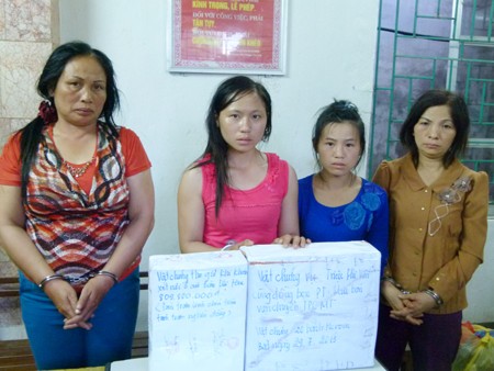 Bốn đối tượng trong vụ án Triệu Thị Vân tại trụ sở cơ quan điều tra