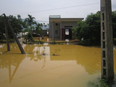 Thanh Hóa: Nhiều nơi vẫn ngập trong nước