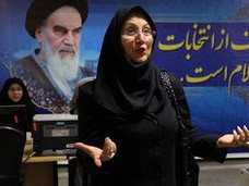 Một phụ nữ Iran đăng ký ứng cử tổng thống