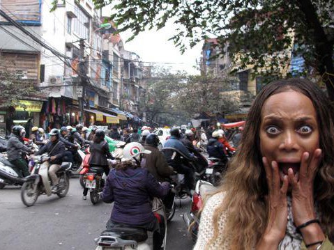 Tyra Banks kinh ngạc trước đường xá Việt Nam