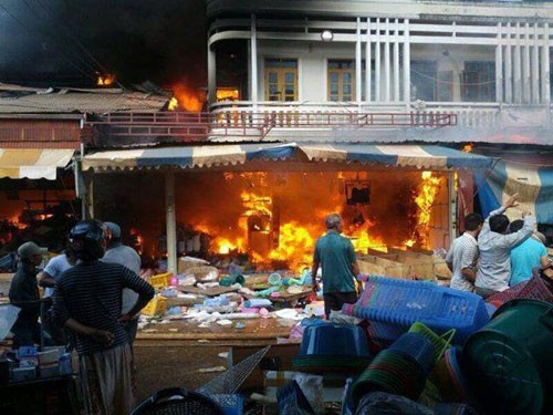 Cháy chợ Đào Hương ở Lào