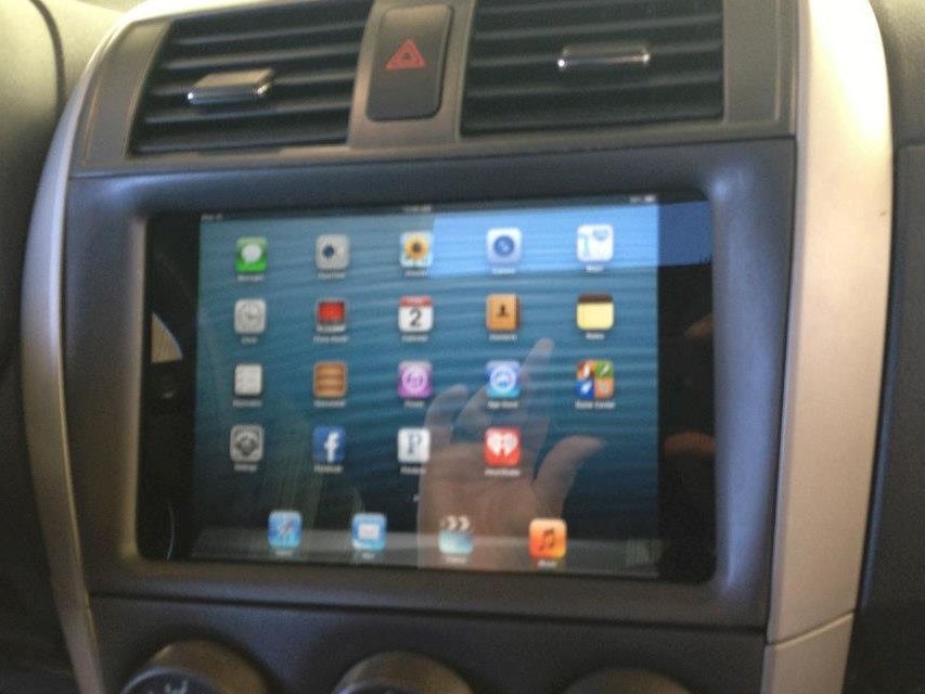 'Độ' xe hơi với... iPad mini