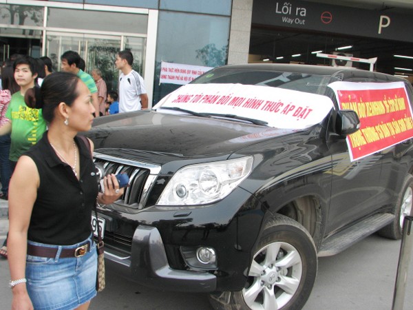 Vừa vào ở, cư dân toà nhà Keangnam liên tiếp kiện chủ đầu tư về phí gửi xe, dịch vụ