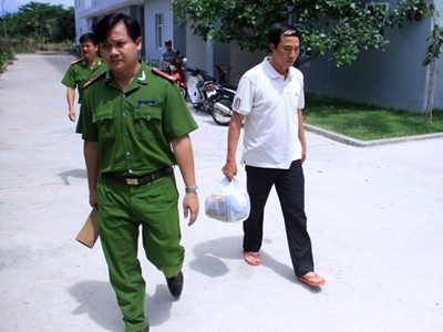 Đặng Văn Hiếu bị dẫn giải về trại giam. Ảnh: Nguyễn Đông