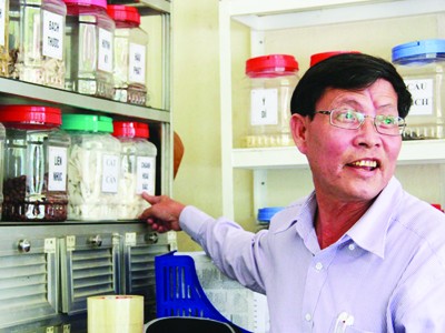 Thầy Lợi lý giải về bài thuốc bổ tỳ Ảnh: Nguyễn Huy