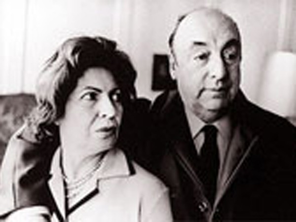 Pablo Neruda và người vợ thứ 2 Delia del Carril