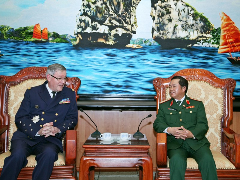 Thúc đẩy hợp tác quân sự Việt-Pháp