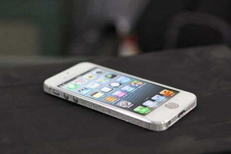 iPhone 5 dát kim cương độc nhất Hà Nội, giá 68 triệu đồng