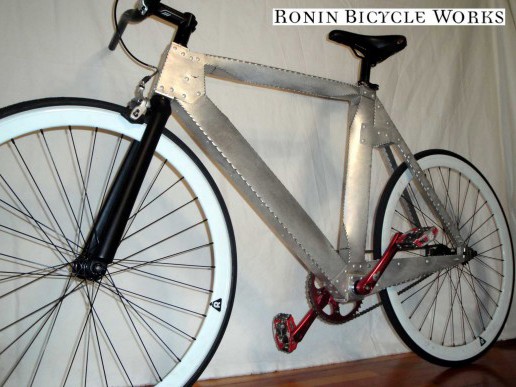 Xe đạp làm từ kim loại gấp