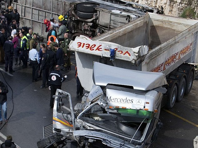 Palestine: Tai nạn xe buýt thảm khốc, tám học sinh thiệt mạng