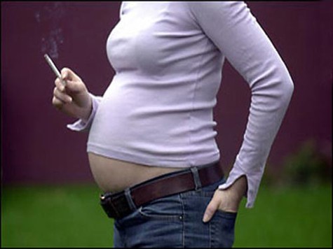 Nicotin trong thuốc lá có thể truyền qua sữa mẹ sang con