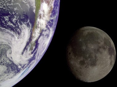 'Trái đất từng có hai mặt trăng'