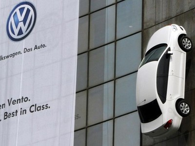 Volkswagen tham vọng ‘ngôi vương’ với xe điện