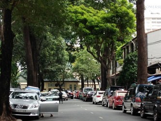 Dân 'anh chị' công khai lập chốt trấn tiền ô tô giữa Sài Gòn