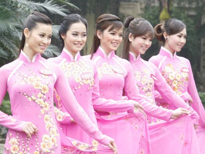 Người đẹp Kinh Bắc trong trang phục áo dài