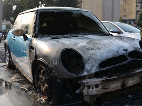 Chiếc ô tô sau vụ cháy