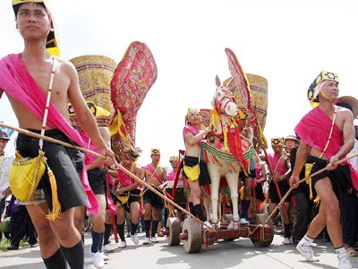 Hội Gióng được xem là một trong số ít hội giữ được nét truyền thống (ảnh chụp ngày chính hội 11-5-2011 Ảnh: Xuân Phú