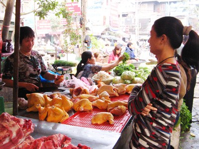 Thực phẩm ở một số chợ đầu mối tại Hà Nội giá đã giảm. Ảnh: PV