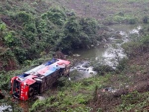 Tại nạn xe buýt thảm khốc làm 5 người thiệt mạng