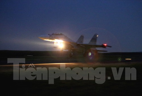 Cùng ‘hổ mang chúa’ Su-30 xuất kích trong đêm