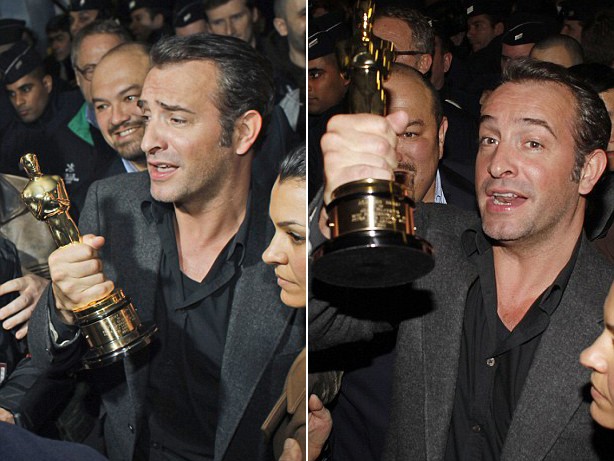 Tài tử Pháp vừa giành Oscar bị 'bao vây' khi về nhà