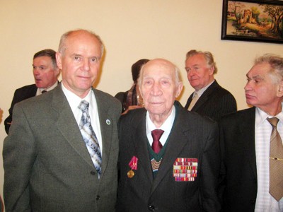 Tướng G.Belov (giữa) ở tuổi 91 Ảnh: Nhat-nam.ru
