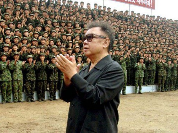 Ông Kim Jong Il từng lệnh sản xuất hàng loạt bom nguyên tử?