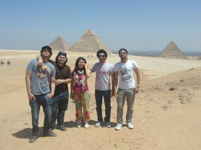 Huyền Chip và các bạn trẻ tại Kim Tự Tháp (Ai Cập)