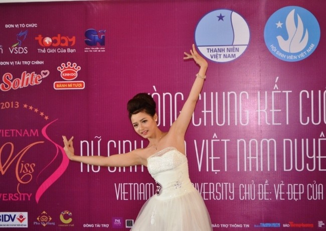 47 thí sinh dự chung kết 'Nữ sinh viên Việt Nam duyên dáng 2013'